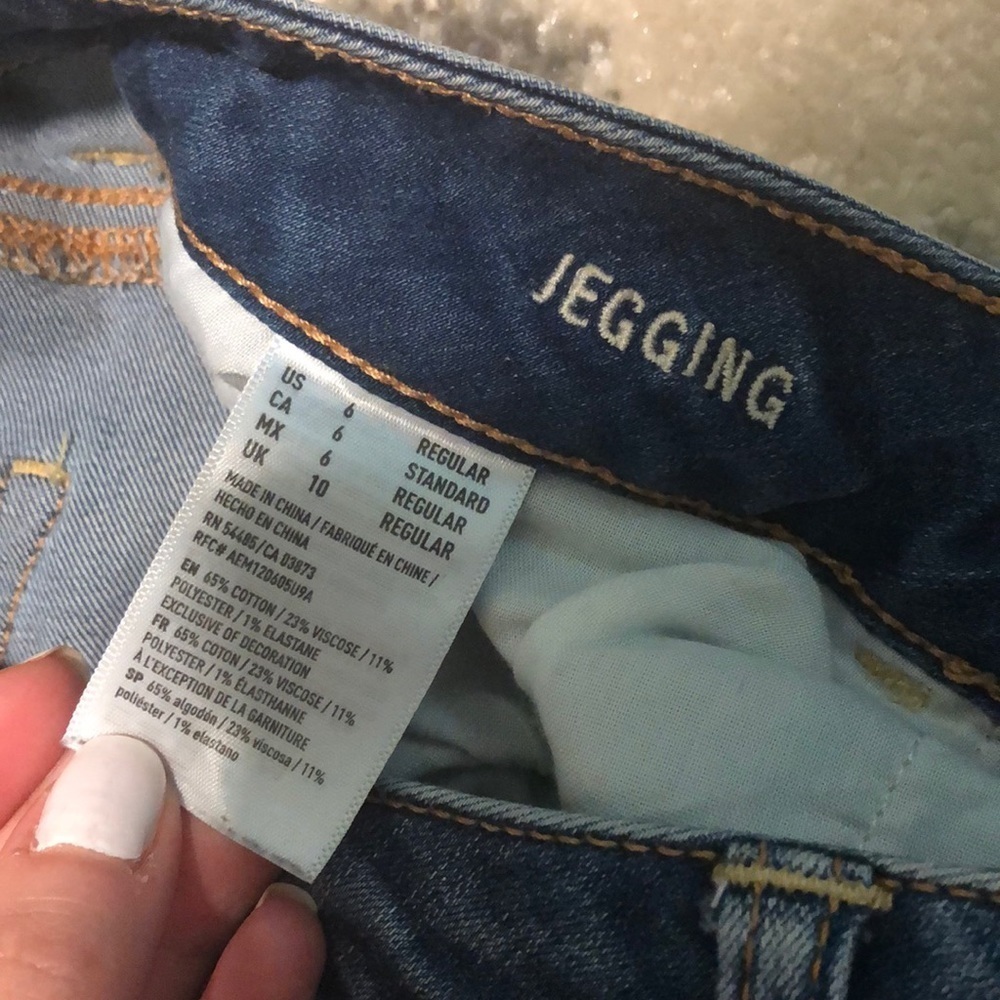 American Eagle Distressed Jegging - Picture 7 of 7